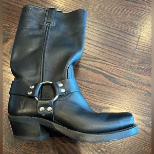 Womens Frye Harness 12R boots